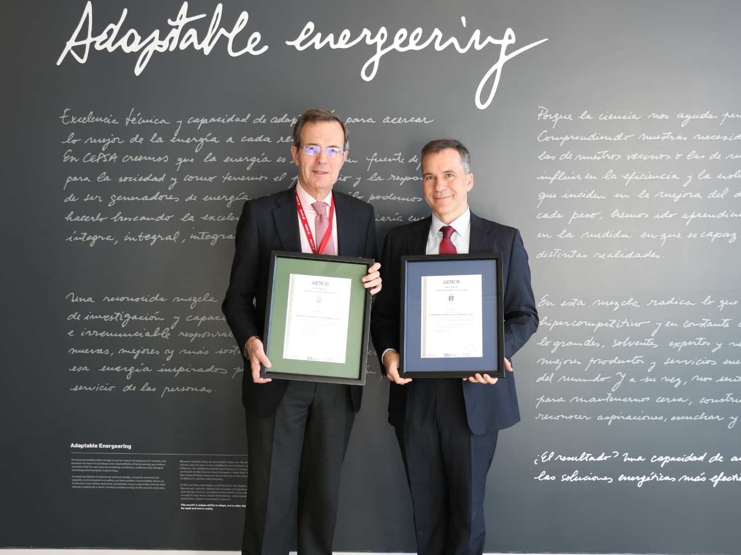 Pedro Miró Roig, CEO de Cepsa, con Rafael García Meiro, Director General de AENOR